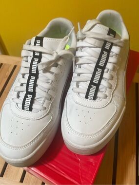Puma White Platform Sneaker with Neon Green Insole Size 6